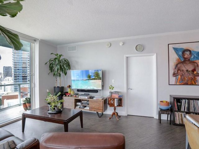 Apartment for rent  Unit #2018 - photo 7495195