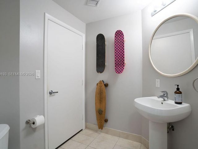 Apartment for rent  Unit #2018 - photo 7495203