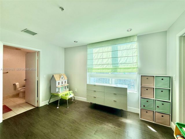 Apartment for rent  Unit #2018 - photo 7495205