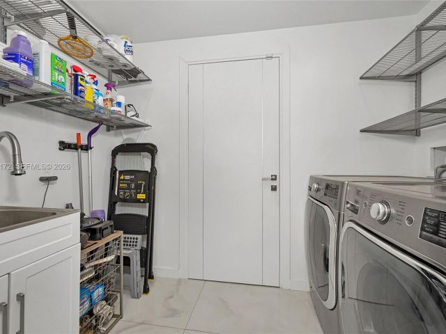 Home for rent at 2516 NE 21st St B - photo 7482702