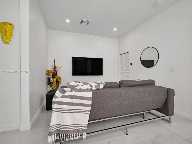 Home for rent at 2516 NE 21st St B - photo 7482705