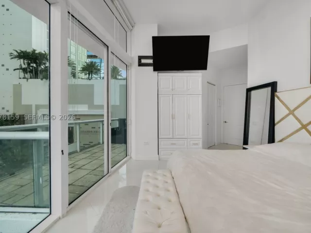 3-bedroom condo for sale in Miami - 480 NE 30th St 501 - MondialRealty