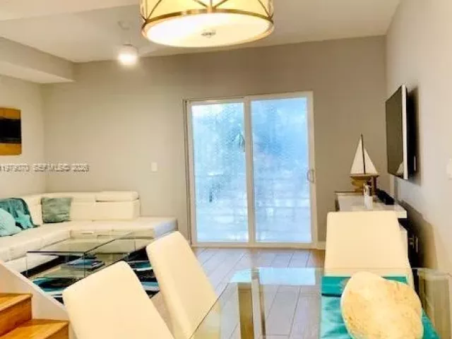 2-bedroom home for sale in Miami Beach - 619 Meridian Ave 4 - MondialRealty