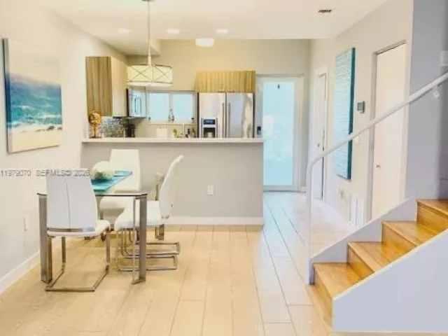 2-bedroom home for sale in Miami Beach - 619 Meridian Ave 4 - MondialRealty