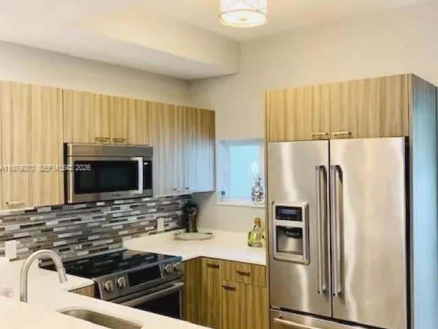 2-bedroom home for sale in Miami Beach - 619 Meridian Ave 4 - MondialRealty