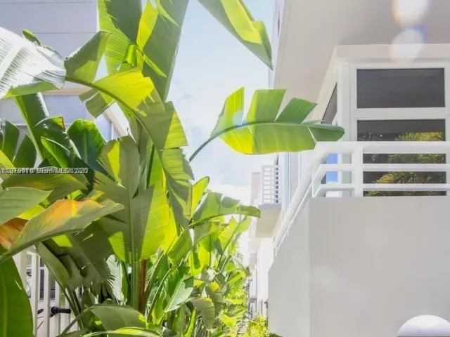 2-bedroom home for sale in Miami Beach - 619 Meridian Ave 4 - MondialRealty