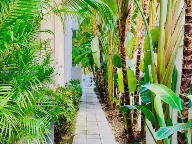 2-bedroom home for sale in Miami Beach - 619 Meridian Ave 4 - MondialRealty
