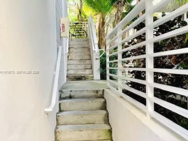 2-bedroom home for sale in Miami Beach - 619 Meridian Ave 4 - MondialRealty