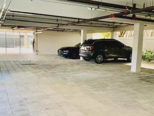 2-bedroom home for sale in Miami Beach - 619 Meridian Ave 4 - MondialRealty