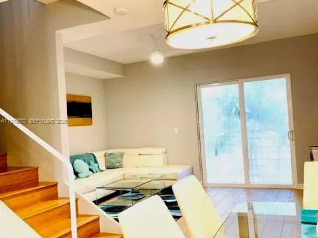 2-bedroom home for sale in Miami Beach - 619 Meridian Ave 4 - MondialRealty