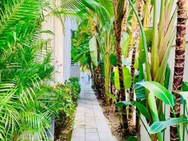 Home for sale at 619 Meridian Ave 4 - photo 7468627