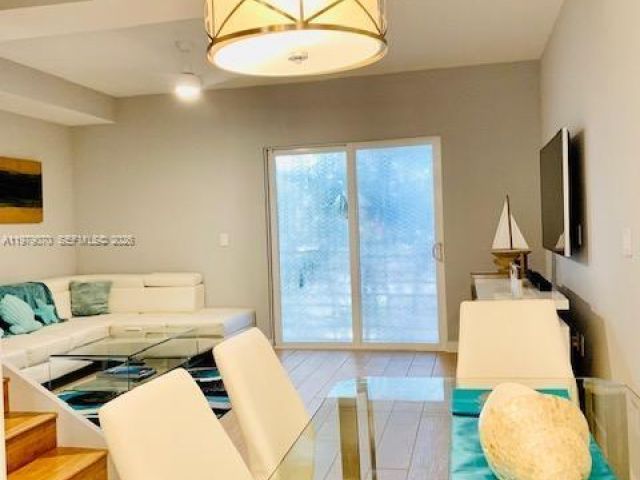 Home for sale at 619 Meridian Ave 4 - photo 7468635