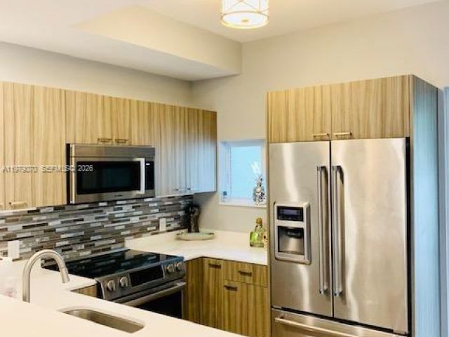 Home for sale at 619 Meridian Ave 4 - photo 7468641