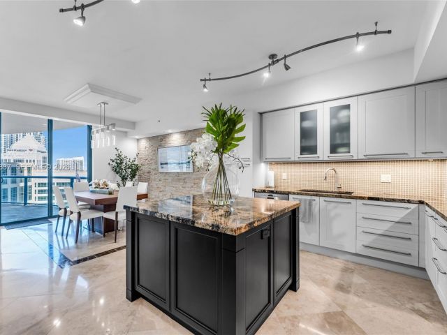 Apartment for sale  Unit #2505 - photo 7500532