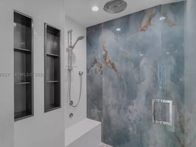 2-bedroom condo for sale in Fort Lauderdale - 333 Las Olas Way 2505 - MondialRealty