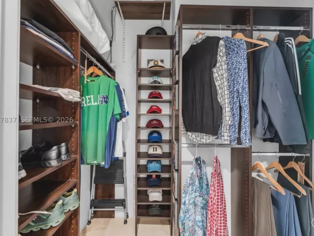 2-bedroom condo for sale in Fort Lauderdale - 333 Las Olas Way 2505 - MondialRealty