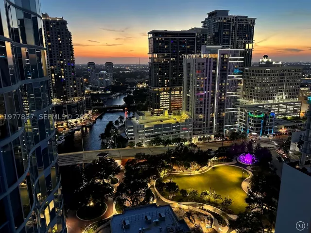 2-bedroom condo for sale in Fort Lauderdale - 333 Las Olas Way 2505 - MondialRealty