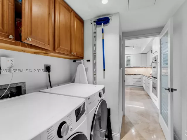 2-bedroom condo for sale in Fort Lauderdale - 333 Las Olas Way 2505 - MondialRealty
