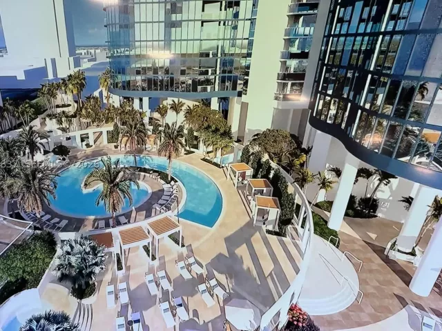 2-bedroom condo for sale in Fort Lauderdale - 333 Las Olas Way 2505 - MondialRealty