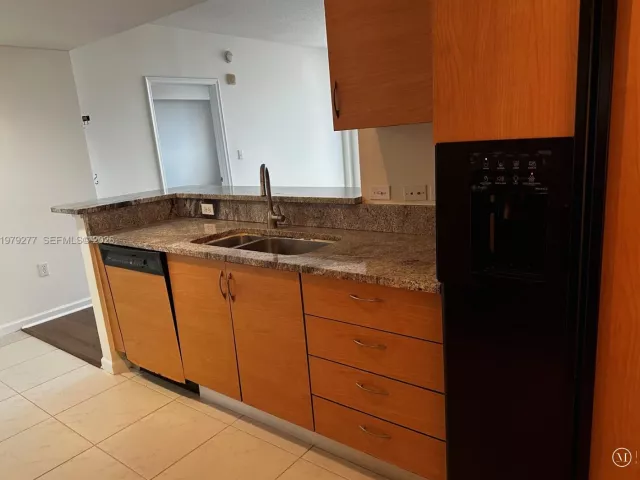 3-bedroom condo for rent in Aventura - 18800 NE 29th Ave 914 - MondialRealty