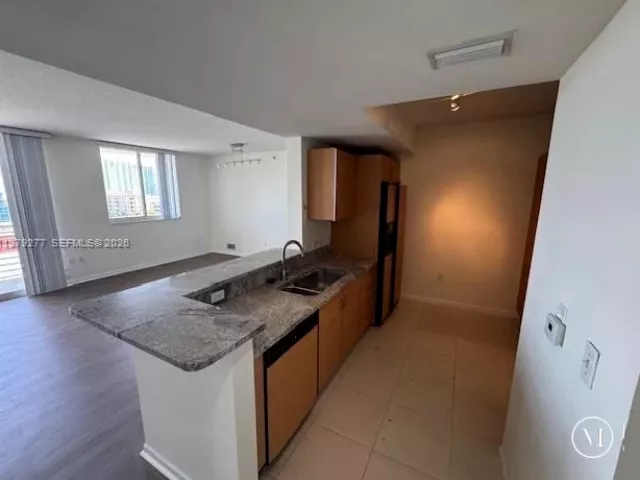 3-bedroom condo for rent in Aventura - 18800 NE 29th Ave 914 - MondialRealty