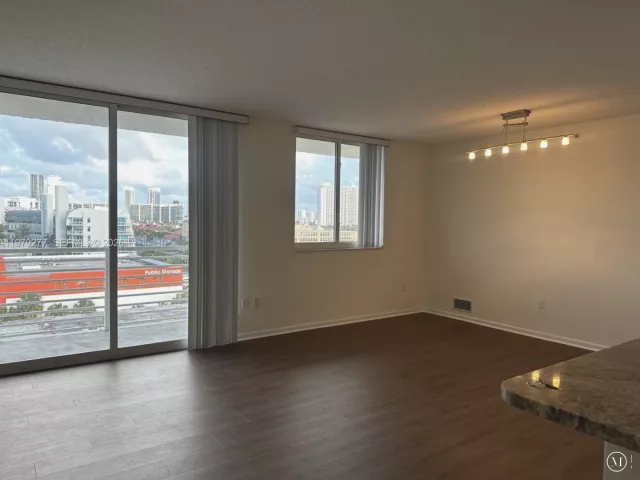3-bedroom condo for rent in Aventura - 18800 NE 29th Ave 914 - MondialRealty