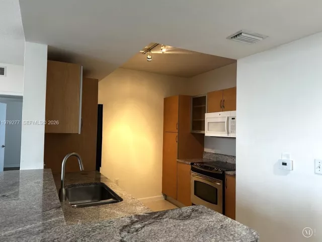 3-bedroom condo for rent in Aventura - 18800 NE 29th Ave 914 - MondialRealty