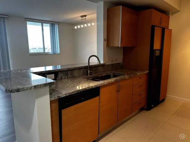 3-bedroom condo for rent in Aventura - 18800 NE 29th Ave 914 - MondialRealty