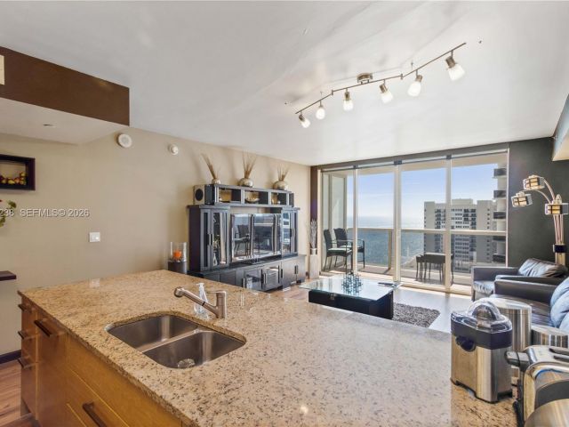 Apartment for rent  Unit #2105 - photo 7499549