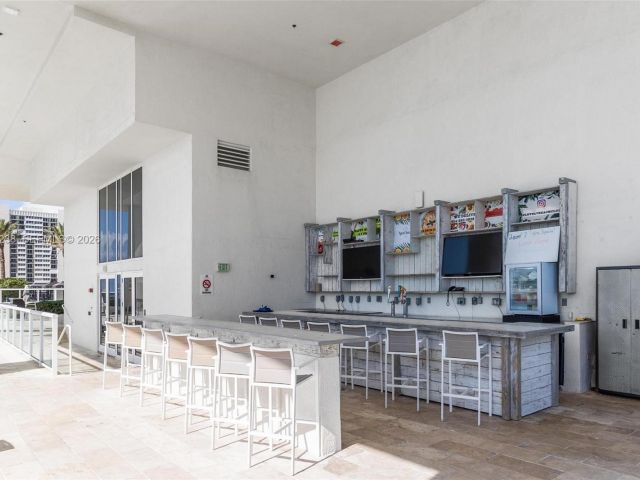 Apartment for rent  Unit #2105 - photo 7499565