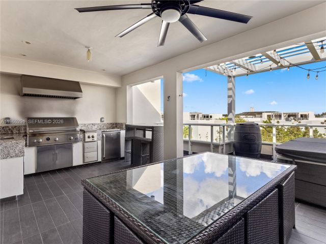 3-bedroom home for sale in Doral - 6420 NW 105th Pl - MondialRealty