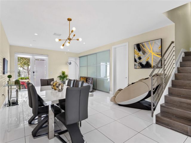 3-bedroom home for sale in Doral - 6420 NW 105th Pl - MondialRealty