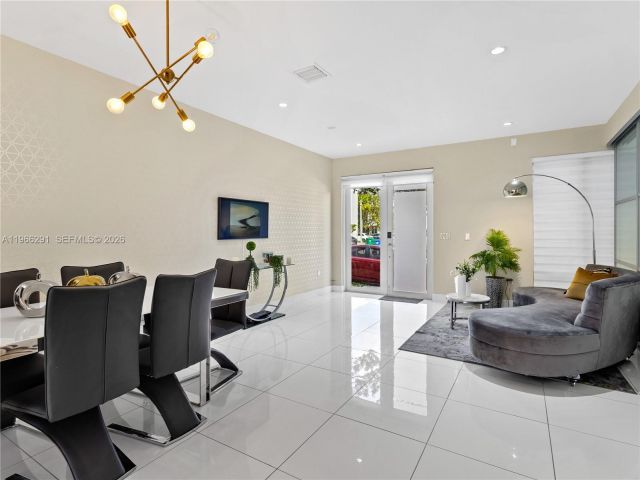 3-bedroom home for sale in Doral - 6420 NW 105th Pl - MondialRealty