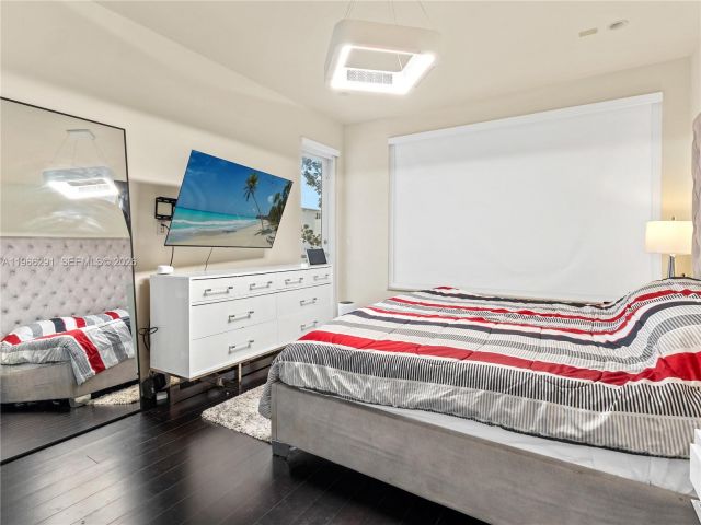 3-bedroom home for sale in Doral - 6420 NW 105th Pl - MondialRealty