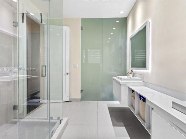 3-bedroom home for sale in Doral - 6420 NW 105th Pl - MondialRealty