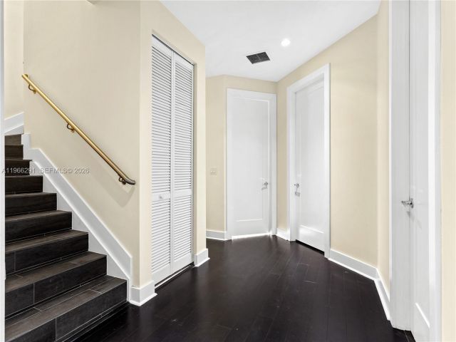 3-bedroom home for sale in Doral - 6420 NW 105th Pl - MondialRealty