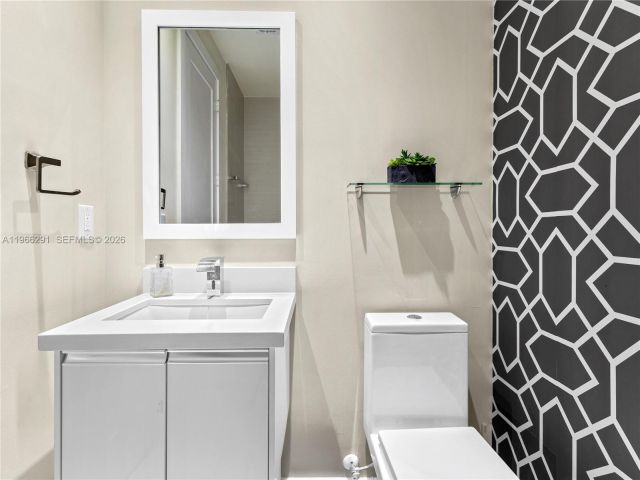 3-bedroom home for sale in Doral - 6420 NW 105th Pl - MondialRealty