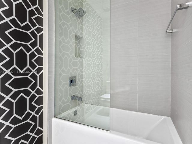 3-bedroom home for sale in Doral - 6420 NW 105th Pl - MondialRealty