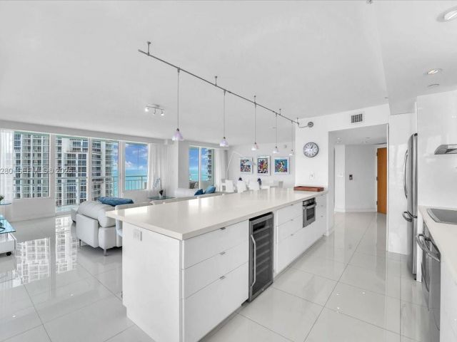 Apartment for sale  Unit #1910 - photo 7510461