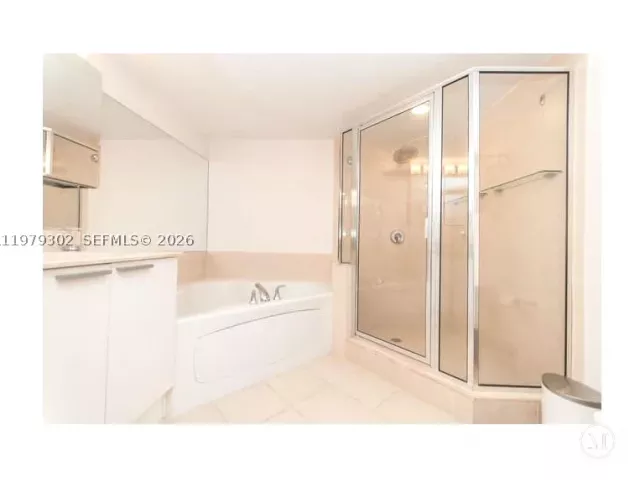 2-bedroom condo for rent in Sunny Isles Beach - 16699 Collins Ave 2406 - MondialRealty