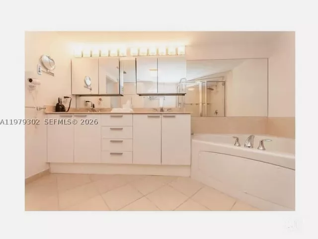 2-bedroom condo for rent in Sunny Isles Beach - 16699 Collins Ave 2406 - MondialRealty