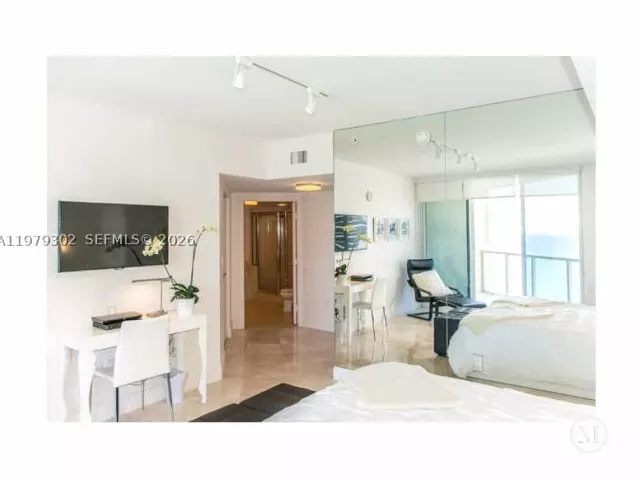 2-bedroom condo for rent in Sunny Isles Beach - 16699 Collins Ave 2406 - MondialRealty