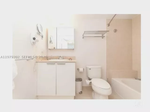 2-bedroom condo for rent in Sunny Isles Beach - 16699 Collins Ave 2406 - MondialRealty