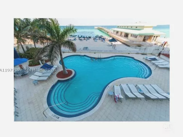 2-bedroom condo for rent in Sunny Isles Beach - 16699 Collins Ave 2406 - MondialRealty