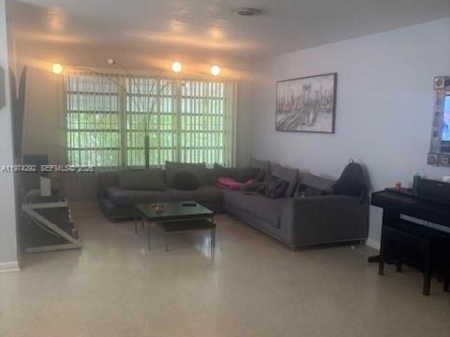 3-bedroom home for sale in North Miami - 15 NE 130th St - MondialRealty