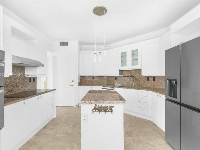 Apartment for rent  Unit #801 - photo 7509878