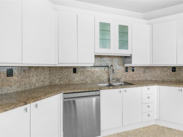 Apartment for rent  Unit #801 - photo 7509880