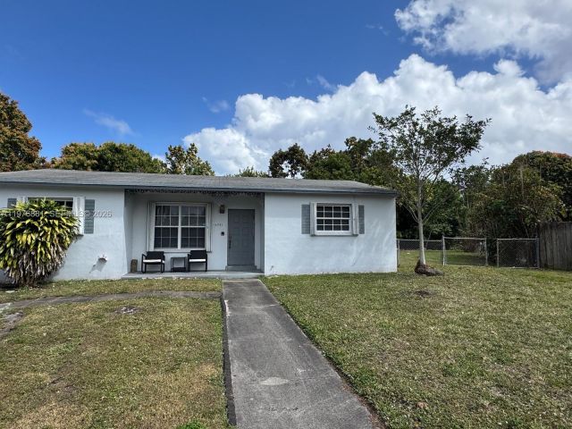 Home for rent at 16981 NE 8th Ct - photo 7481035