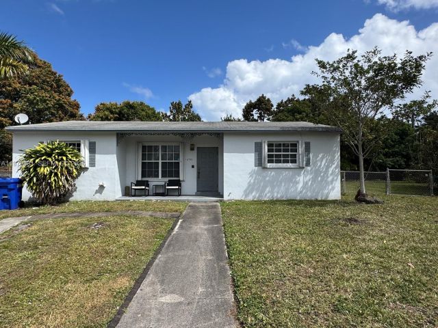 Home for rent at 16981 NE 8th Ct - photo 7481037