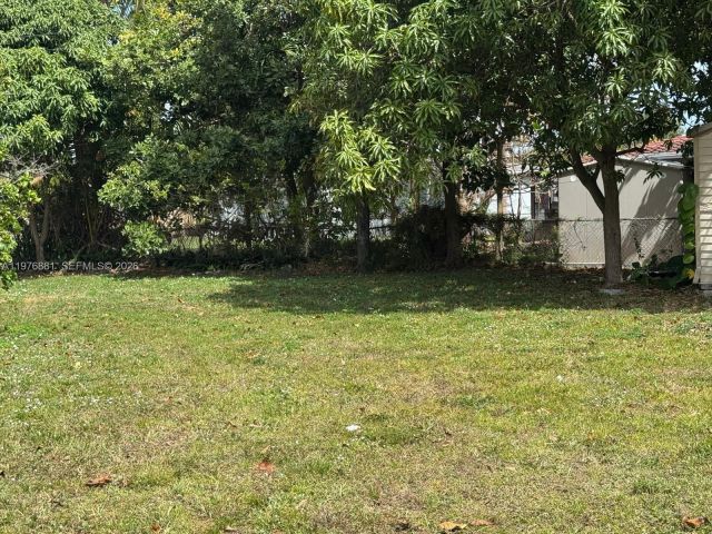 Home for rent at 16981 NE 8th Ct - photo 7481040